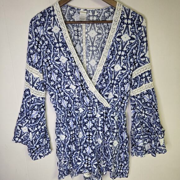 L Space Pants - L Space Blue And White Patterned Faux Wrap Long Sleeve Lacey Romper Size Medium